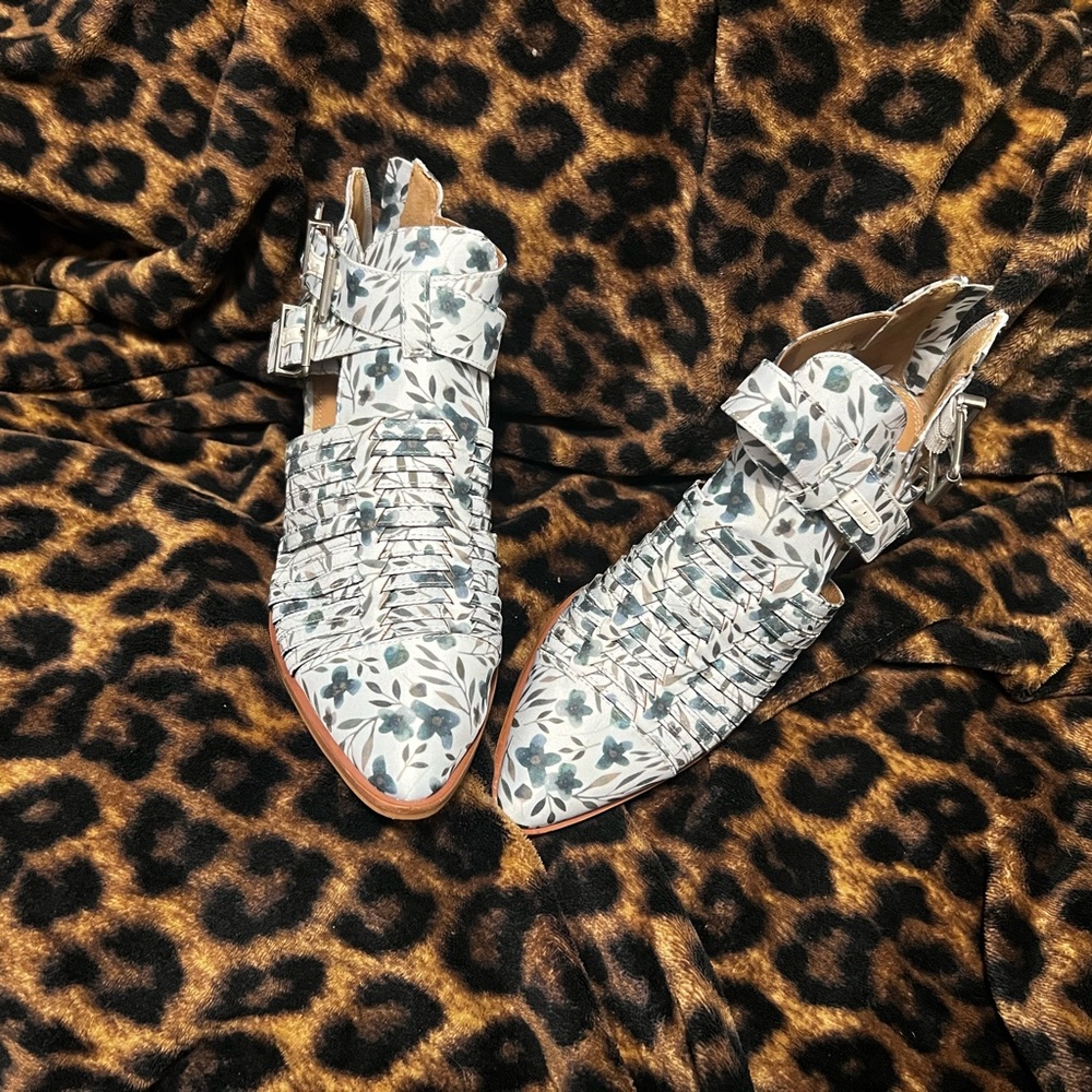 Open booties - Picture 4 of 5